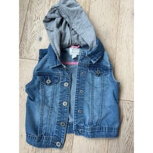 The Childrens Place Girls Denim Vest Hooded Medium Wash Blue Grey Size Small 5/6